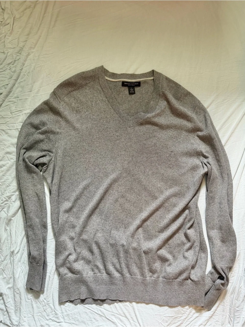 Banana Republic Silk Linen Men’s V-Neck Sweater in Heather Gray